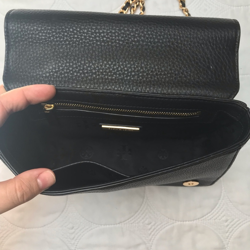 Tory Burch Black Pebbled Leather Crossbody with Gold Logo & Chain - Picture 4 of 5